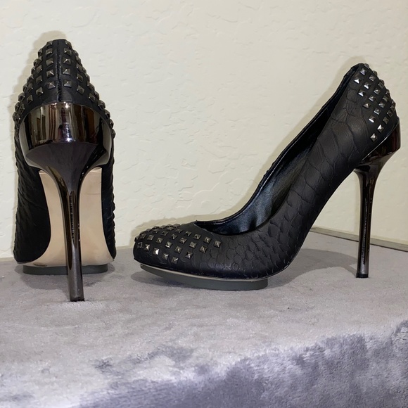 Gently used- BCBGMAXAZRIA Heels - Picture 5 of 8